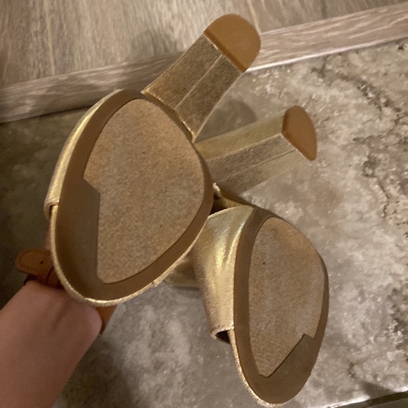 Guess Golden heels - Picture 2 of 3